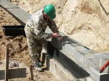 Murowanie ścian fundamentowych z bloczków betonowych